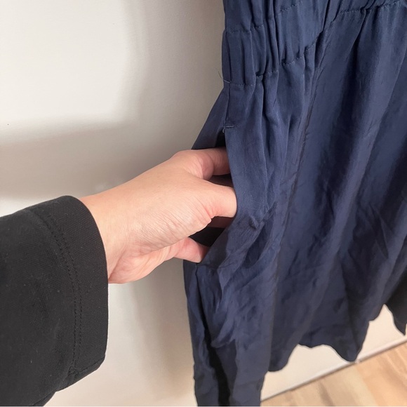 Everlane The Japanese GoWeave Light V-Neck Dress in navy blue Women’s 8 - Picture 5 of 8